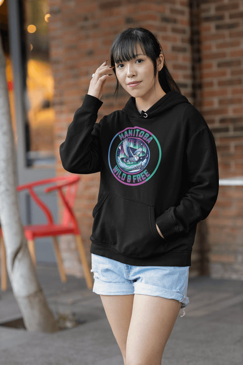 Featuring a stunning graphic of a majestic snowy owl in flight, set against the glowing northern lights, this hoodie embodies the freedom and grace of the province’s untamed wilderness.